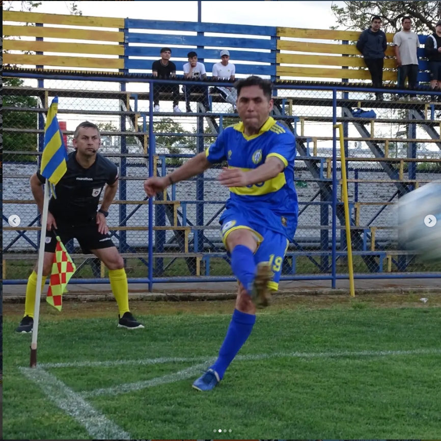 Asistente arbitral en tiro de esquina